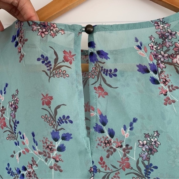 Arizona Jean Company Green Blouse with Bell Sleeves and Ruffled Peplum - Picture 5 of 8